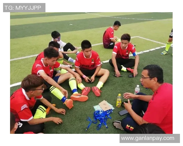 激情四溢的足球班级联赛开启青春对决，展现团队精神与竞技风采